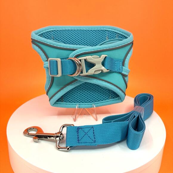 Step-in Lock Adjustable Cat Harness & 5ft Leash Set (XS) - Picture 3 of 4